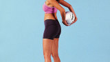 Gambe e braccia toniche con la palla