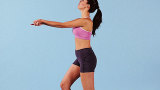 Gambe e braccia toniche con la palla