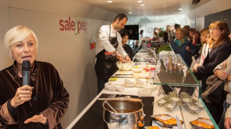 La dottoressa Carla Lertola nella Carrozza Food