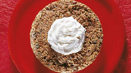 pudding di frutta secca con crema chantilly