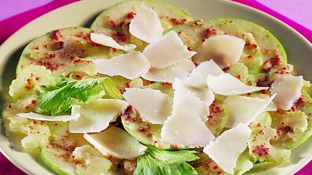 Carpaccio di mele e grana Starbene