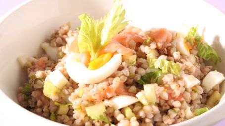 Insalata di grano al salmone Starbene