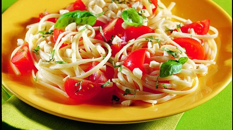 Linguine ai pomodorini con mandorle fresche Starbene