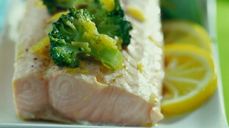 Salmone con broccoletti Starbene
