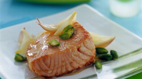Salmone con zafferano e pistacchi Starbene