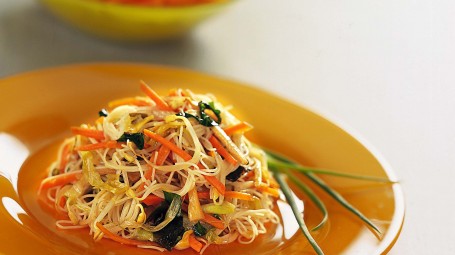 Spaghetti di riso e verdure Starbene