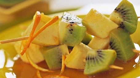 Spiedini di mele e kiwi Starbene