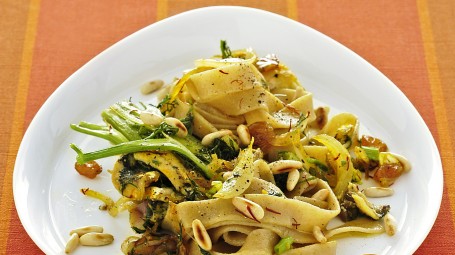 Tagliatelle integrali con acciughe Starbene