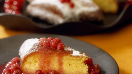 Torta soffice con ribes rossi Starbene