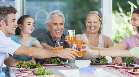 Famiglia a tavola