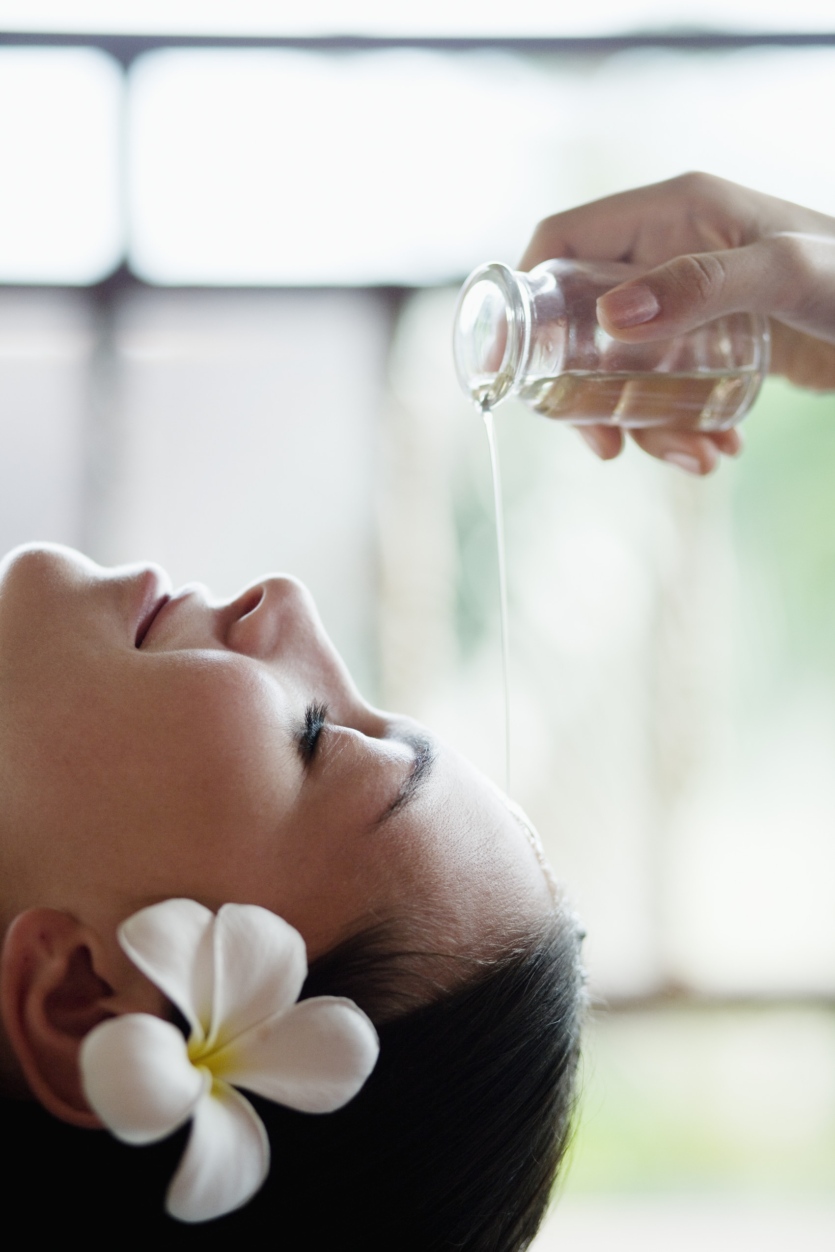 5 oli per la bellezza di viso, corpo e capelli 5 oli per la bellezza di viso, corpo e capelli