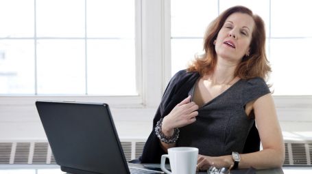 Menopausa: come accettarla, sudare di giorno, se le vampate non ci sono