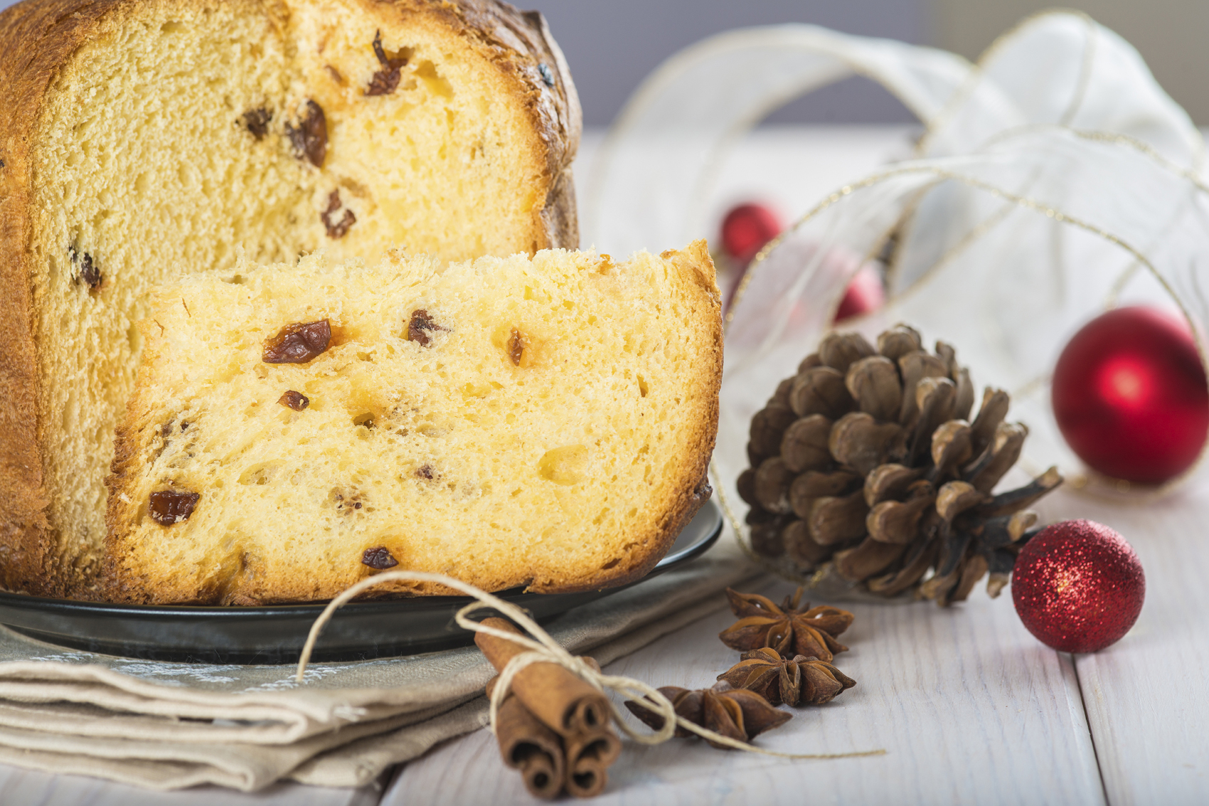 Pandoro e panettone: mangiarli senza danni