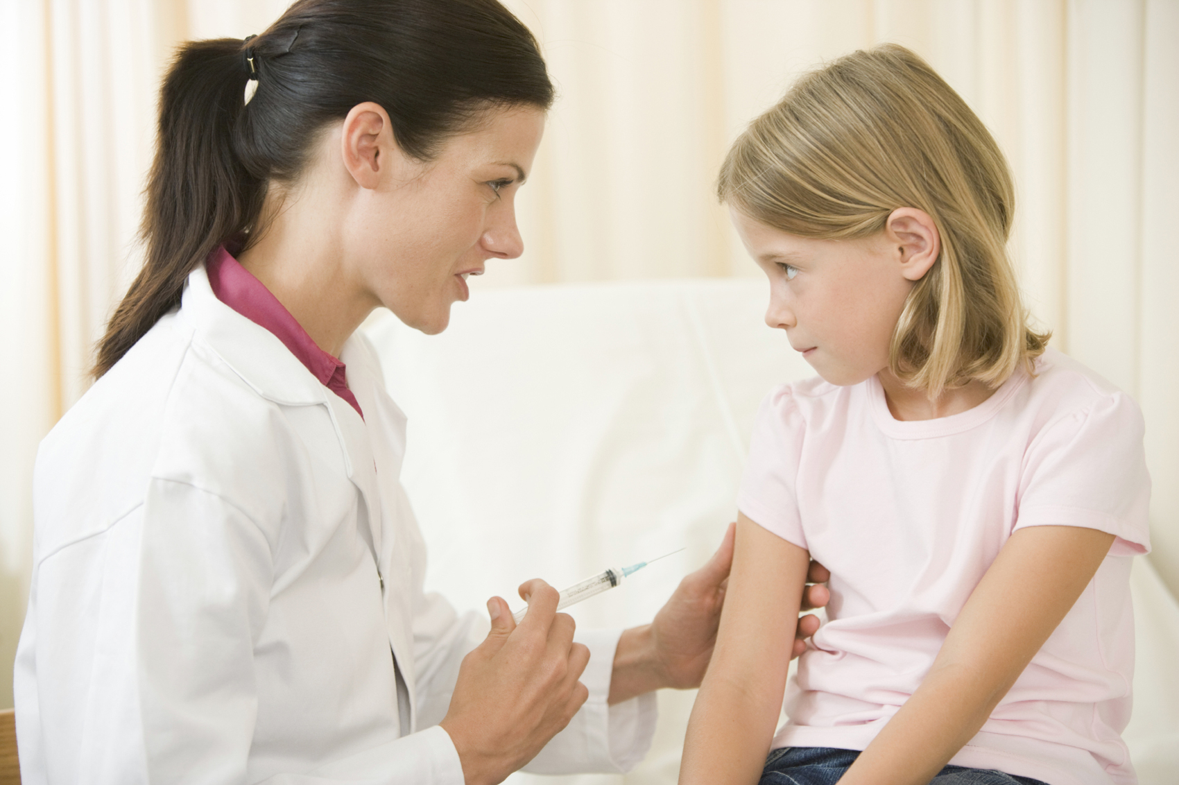Bambini, tutti questi vaccini servono davvero? Bambini, tutti questi vaccini servono davvero?