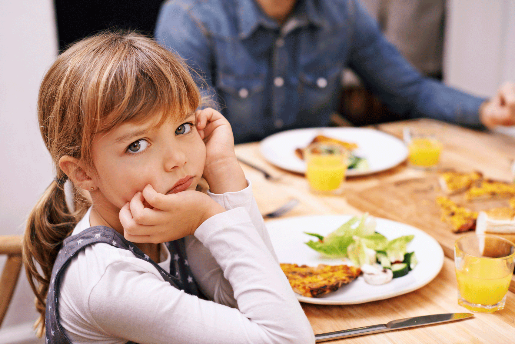 Bimbi capricciosi a tavola, gli errori da evitare Bimbi capricciosi a tavola, gli errori da evitare