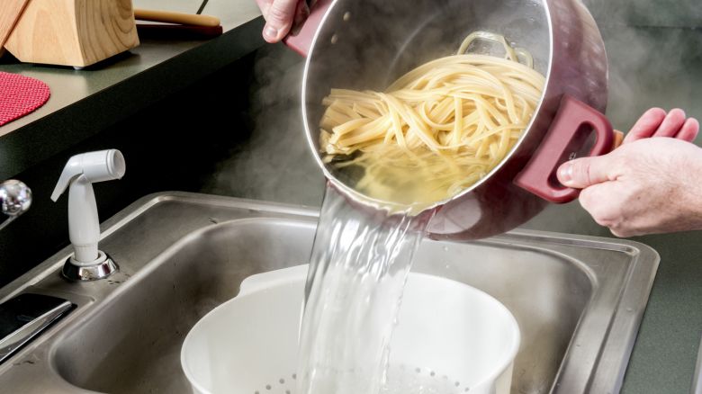 Acqua di cottura: i modi per riutilizzarla