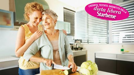 mamma e figlia in cucina