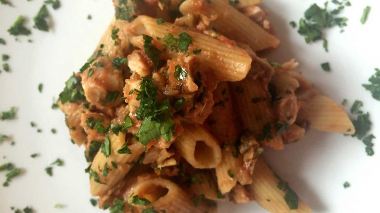 Penne integrali con sgombro e funghi – La ricetta