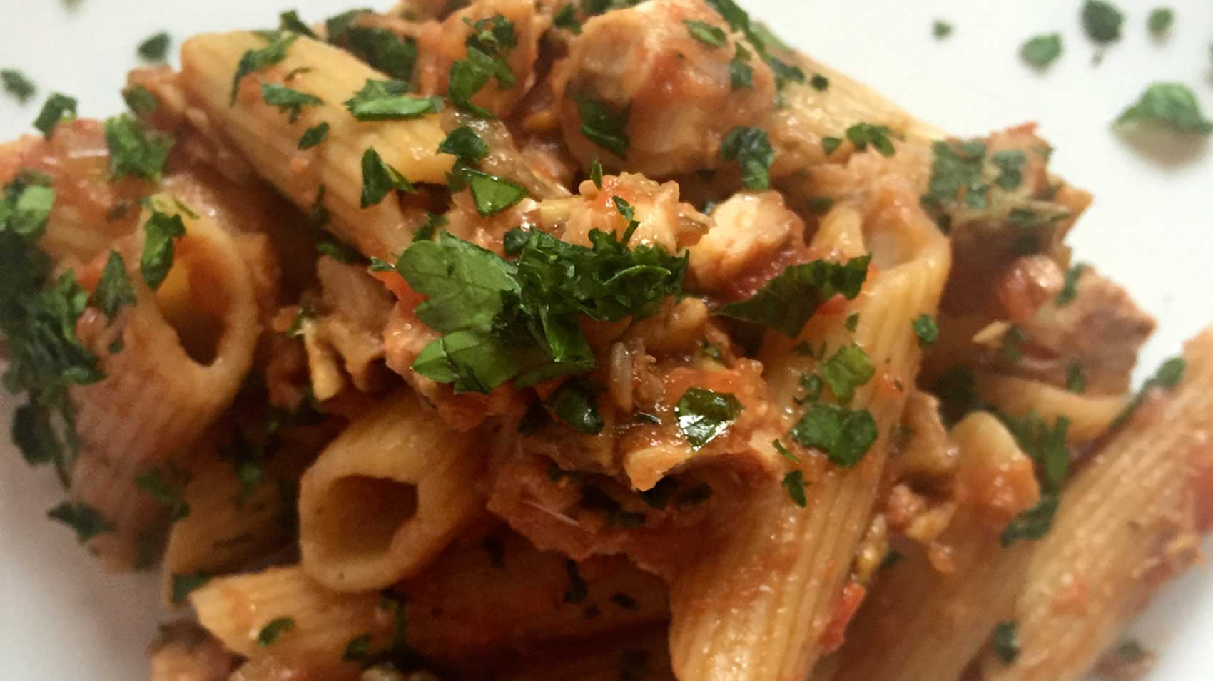 Penne integrali con sgombro e funghi – La ricetta