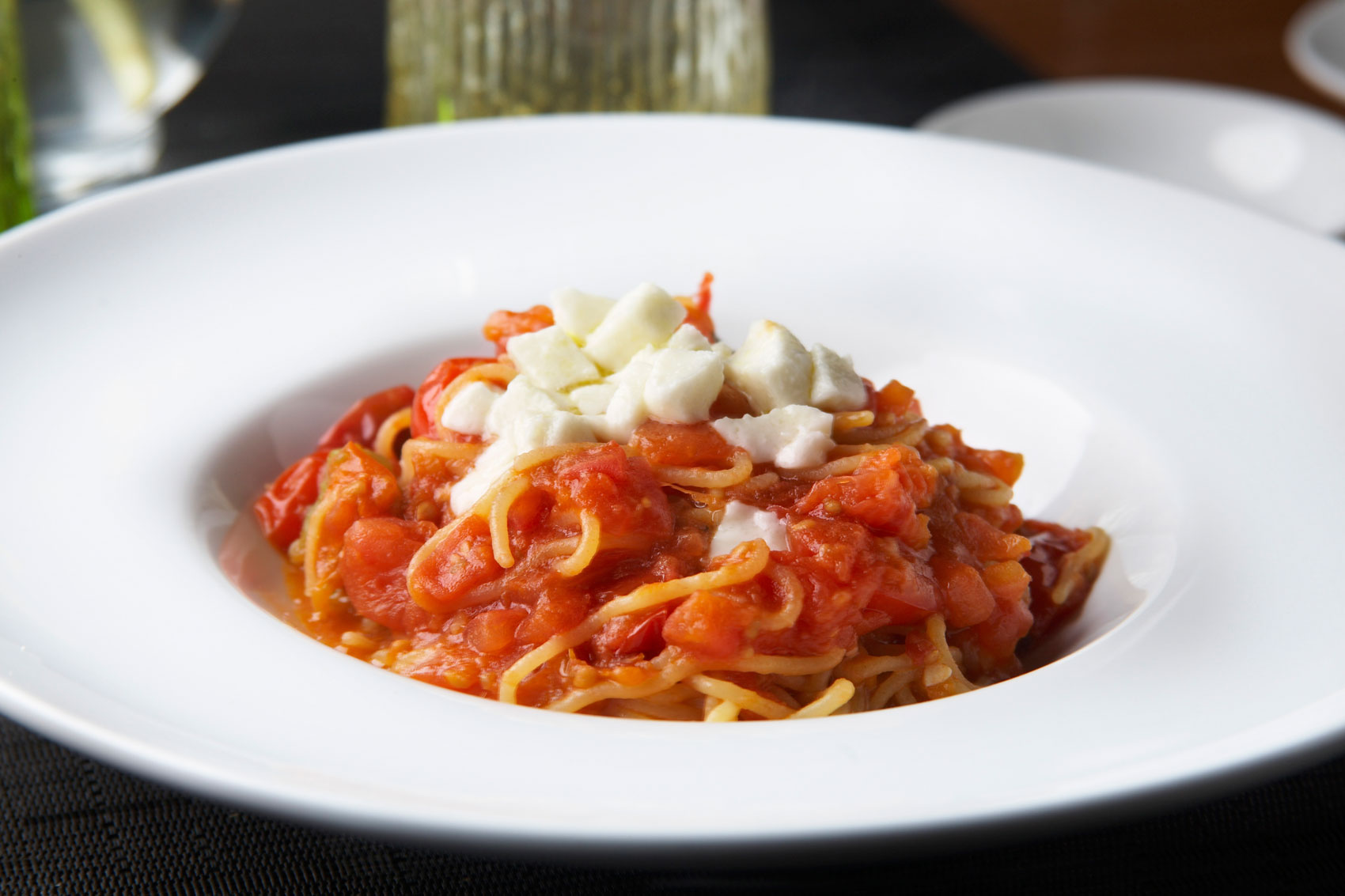 Spaghetti pomodoro e stracciatella – La ricetta