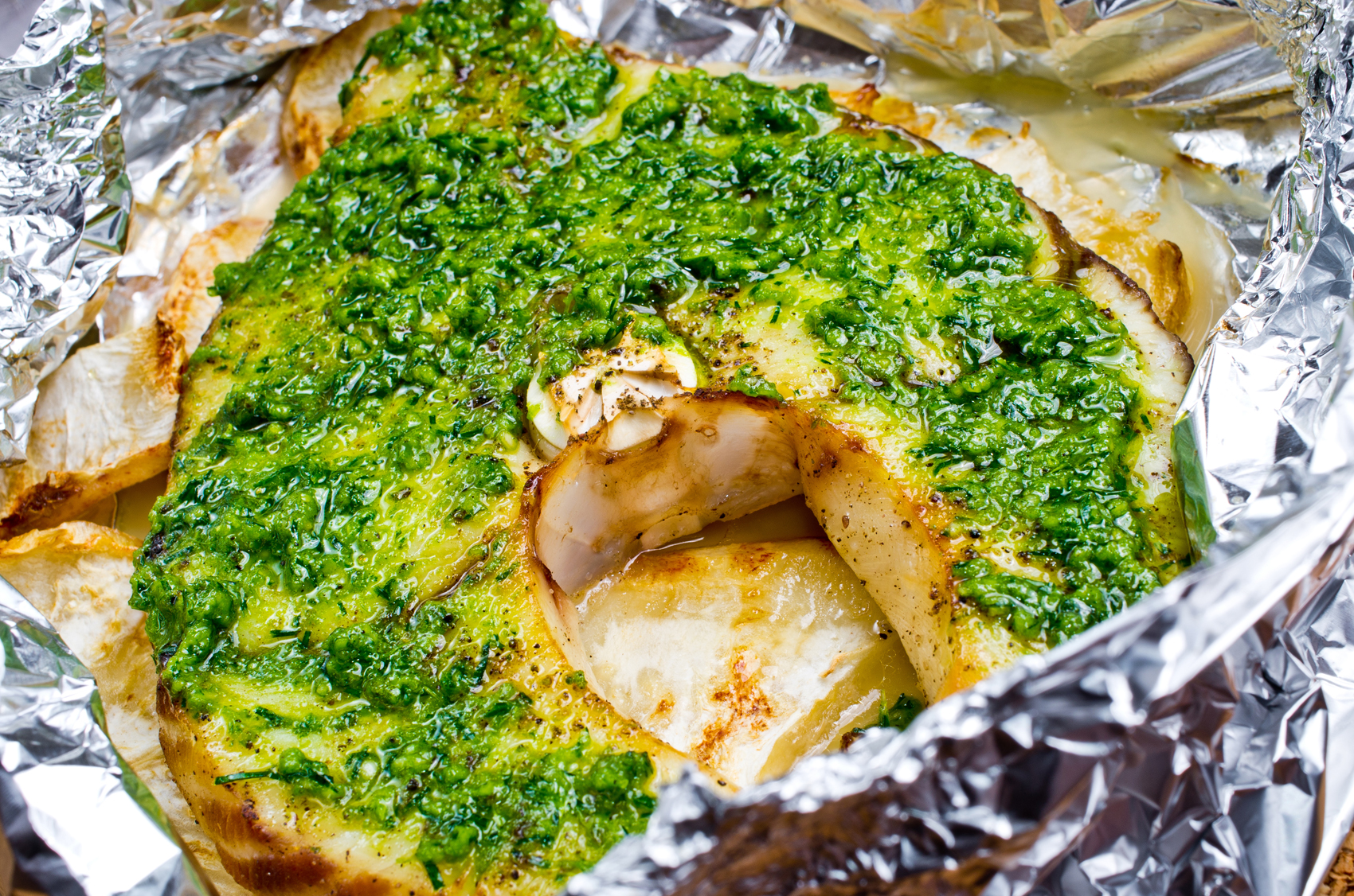 Pesce spada al forno con basilico e pinoli – La ricetta