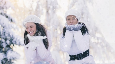 Come prevenire i danni alla pelle del viso in inverno