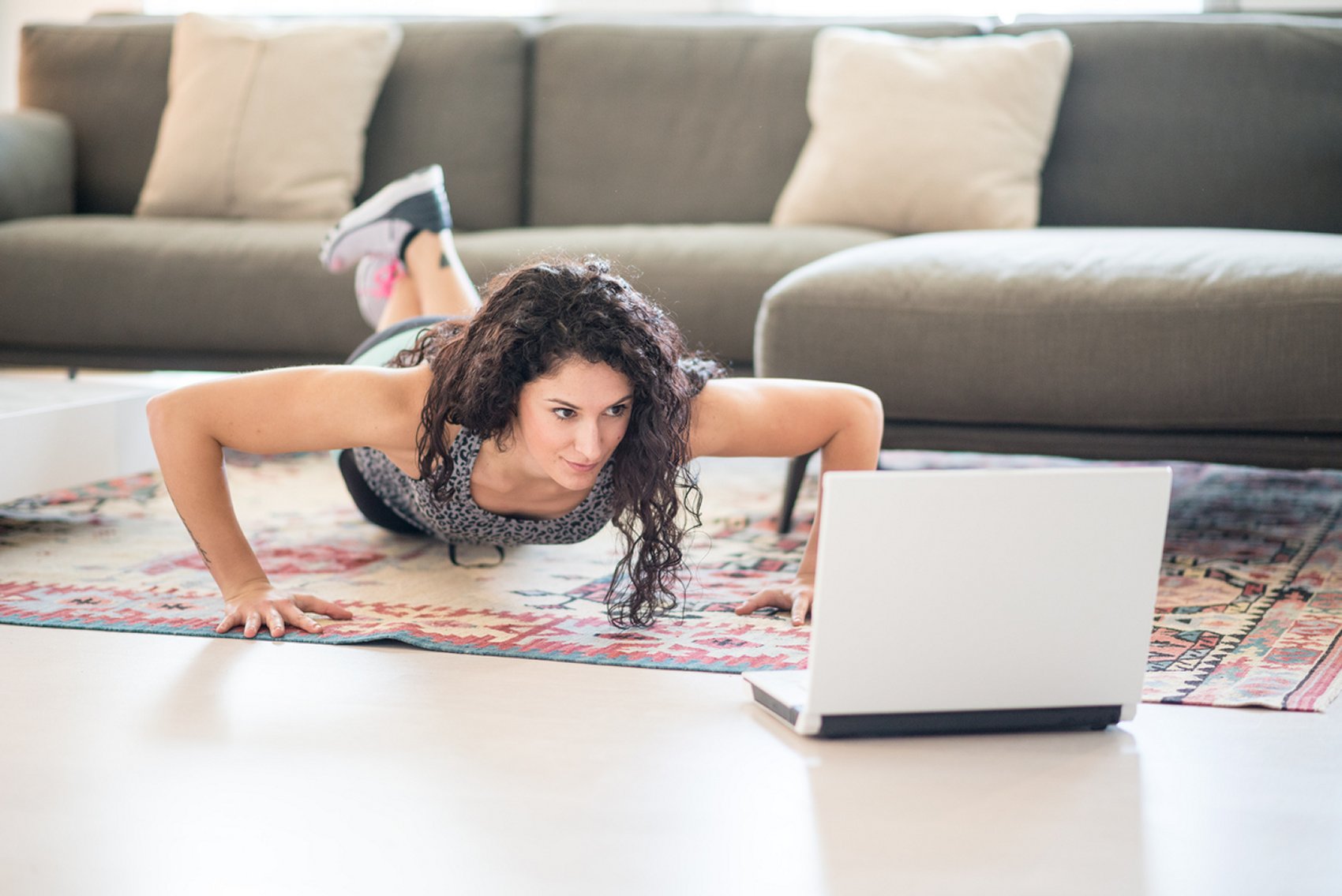 Allenarsi a casa: il personal trainer è online Allenarsi a casa: il personal trainer è online