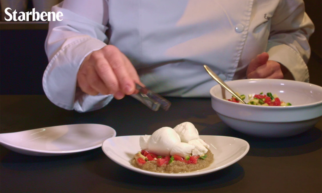 Fiordilatte, crema di melanzane e brunoise di zucchine e datterini – La video ricetta