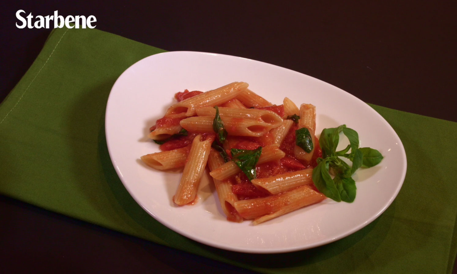 Pasta risottata al pomodoro e basilico, mantecata con parmigiano – La video ricetta Pasta risottata al pomodoro e basilico, mantecata con parmigiano – La video ricetta