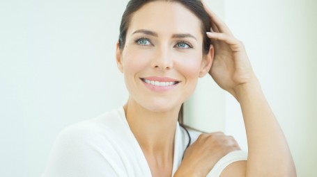 Invecchiamento pelle del viso, i nuovi trattamenti e cosmetici no-age