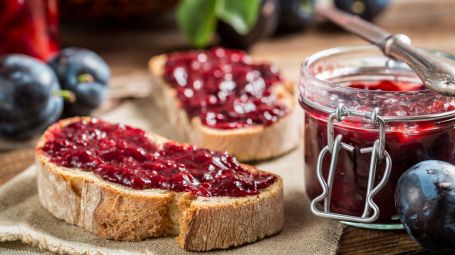 composta di frutta con pane