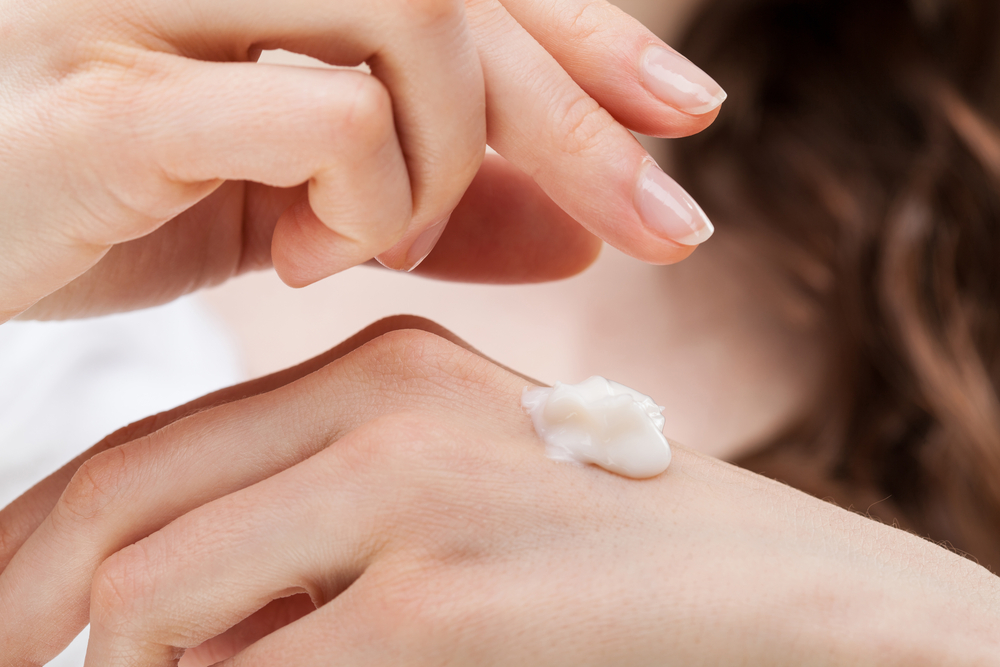 Mani screpolate: quali rimedi?