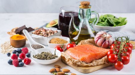 tavola con cibi salutari