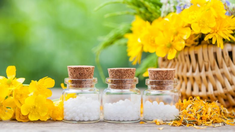 Menopausa: tanta pipì di notte, artrite alle mani, il peeling giusto per la pelle