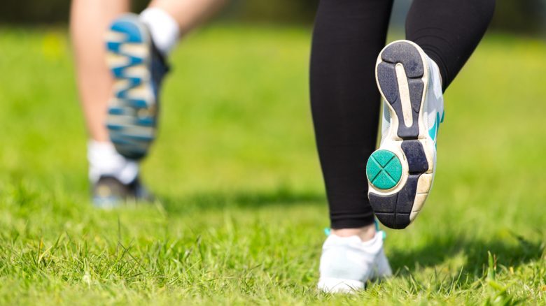 Dimagrire con il fitwalking: le 3 mosse per camminare in modo corretto Dimagrire con il fitwalking: le 3 mosse per camminare in modo corretto