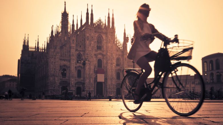 Covid: il nuovo vaccino spray, Lombardia epicentro epidemia, chi deve fare la quinta dose