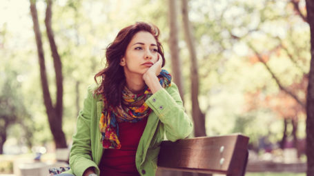 nostalgia, ragazza triste al parco