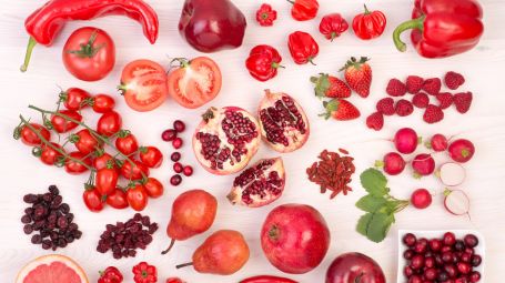 frutta e verdure rosse, melagrana, ciliegie