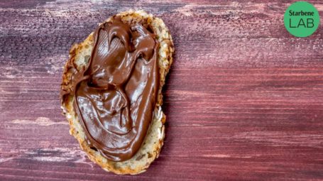 crema di cioccolato sul pane