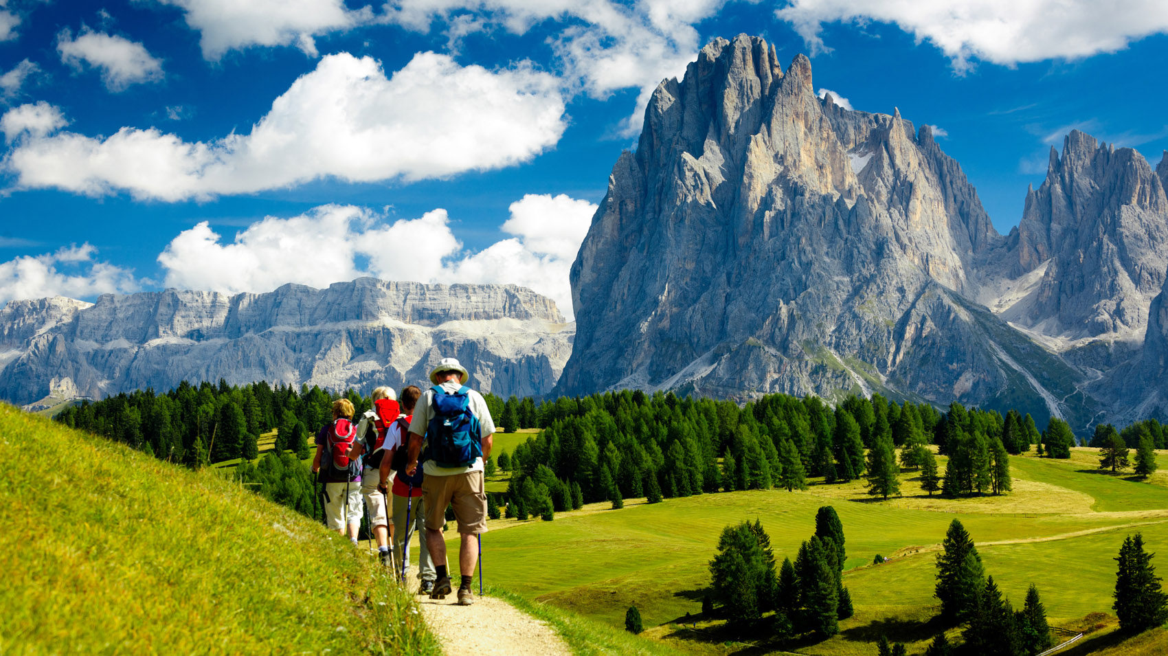 Camminare In Montagna A Passo Lento Perche Fa Bene Starbene