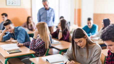 adolescenti a scuola