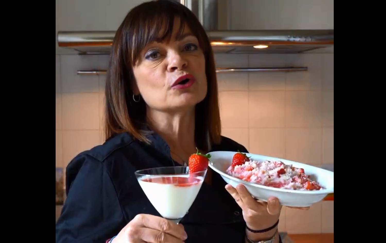 Succo di fragole fatto in casa: proprietà e ricette – Video