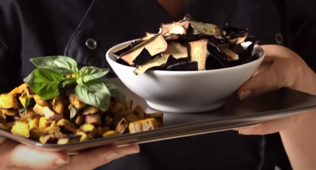 Melanzane, perché non si mangiano crude. Proprietà e ricette – Video Melanzane, perché non si mangiano crude. Proprietà e ricette – Video