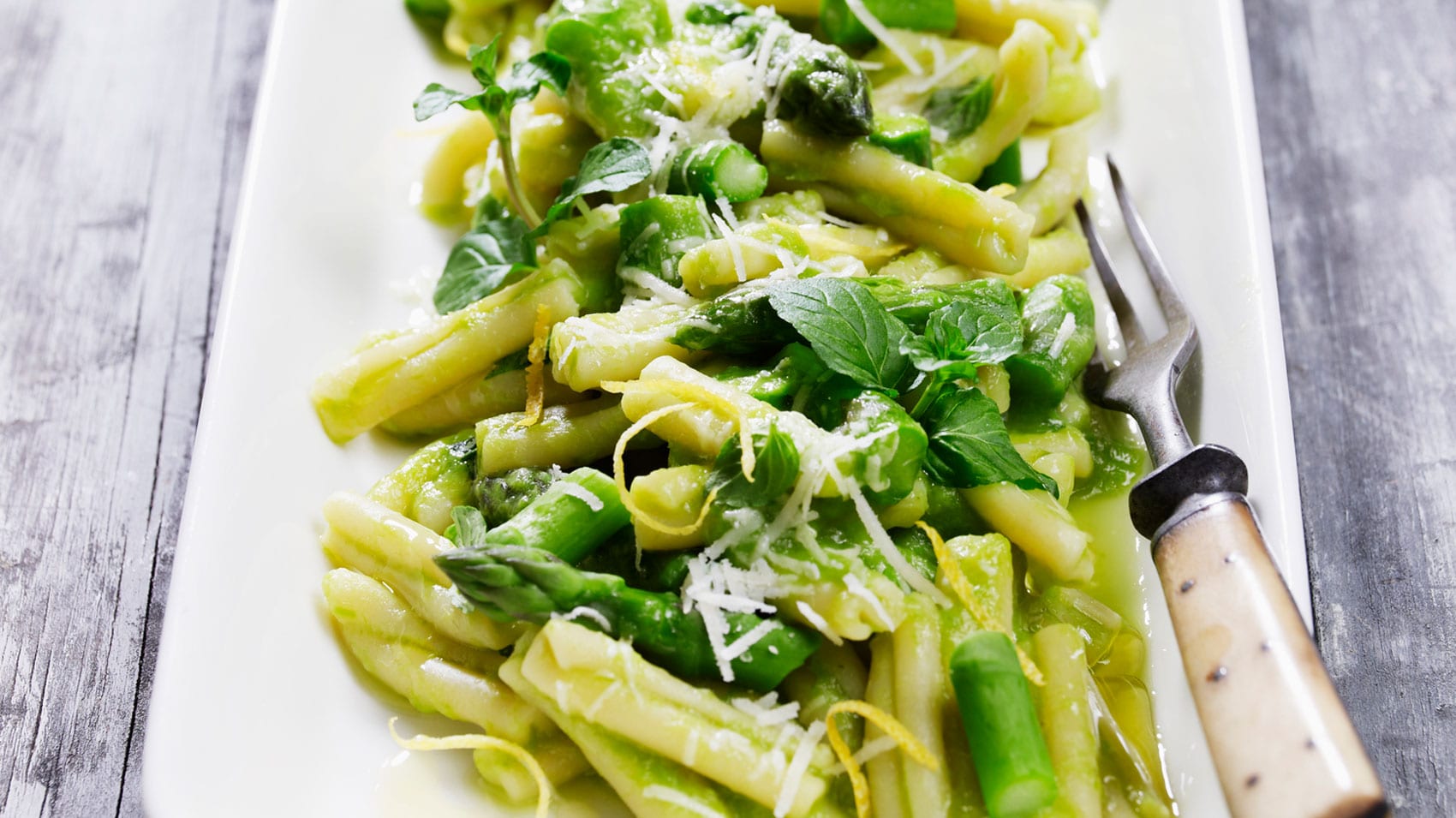 Ricette vegane: strozzapreti agli asparagi