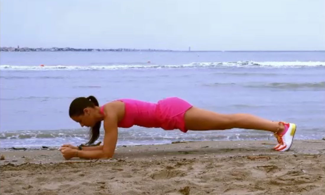 3 esercizi al mare per rinforzare gli addominali – Video 3 esercizi al mare per rinforzare gli addominali – Video