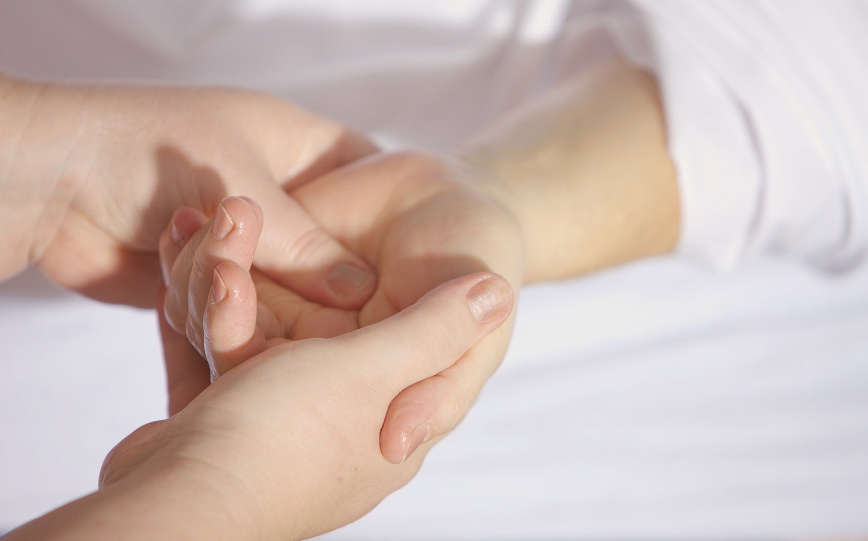 Caring massage, il massaggio empatico migliore di un farmaco