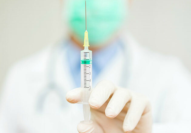 Autosorveglianza, isolamento e quarantena, Omicron e influenza, quarta dose sì o no