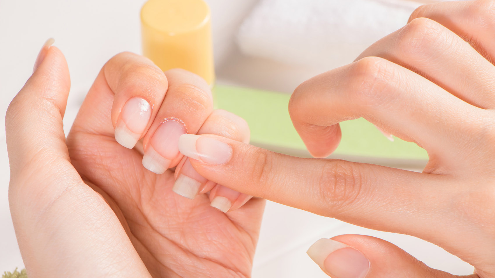 L’olio per ammorbidire le cuticole: la ricetta fai-da-te