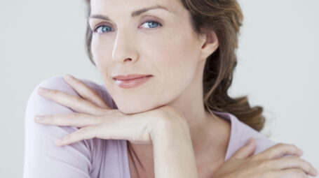 Pelle in menopausa: come rigenerarla durante il riposo notturno