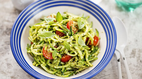 spaghetti di zucchine, pesto